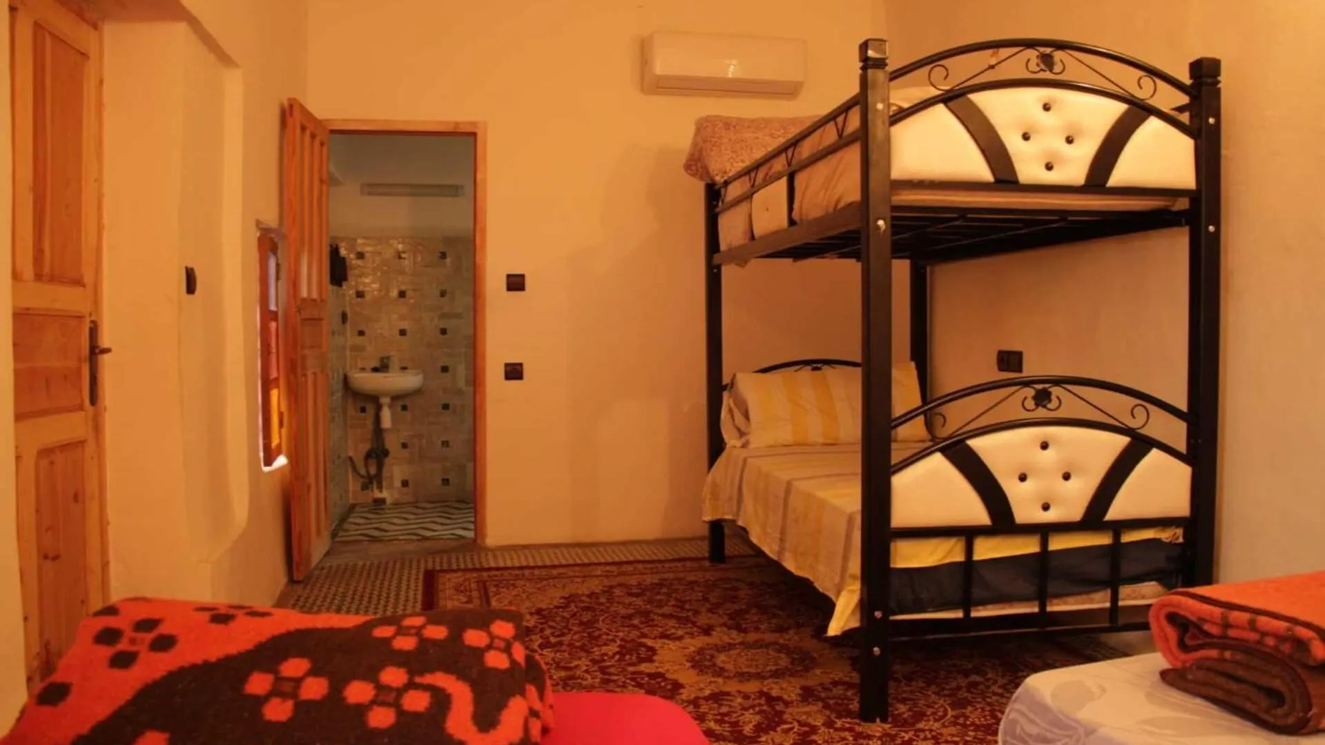 Hostel Rcif Fes Bed & Breakfast